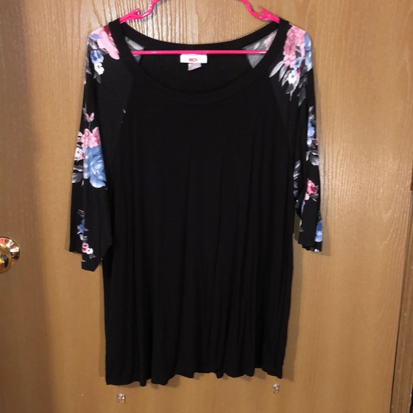 Ladies top - Picture 4 of 4